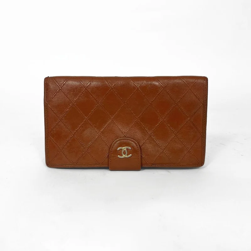 Chanel Portafoglio lungo a due ante in pelle di agnello trapuntata